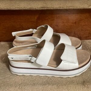 VIONIC Women’s Sandals Size 8 In Excellent Condition